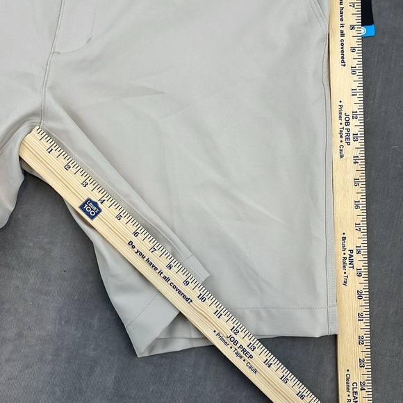 NWT‎ PGA TOUR Men's Khaki Silver Lining Flat Front Short Media Pocket Size 40 - Picture 2 of 7